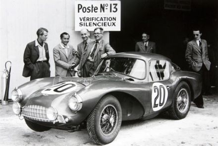 Prince Birabongse Bhanubandh i Peter Collins – Aston Martin DB3S coupe.